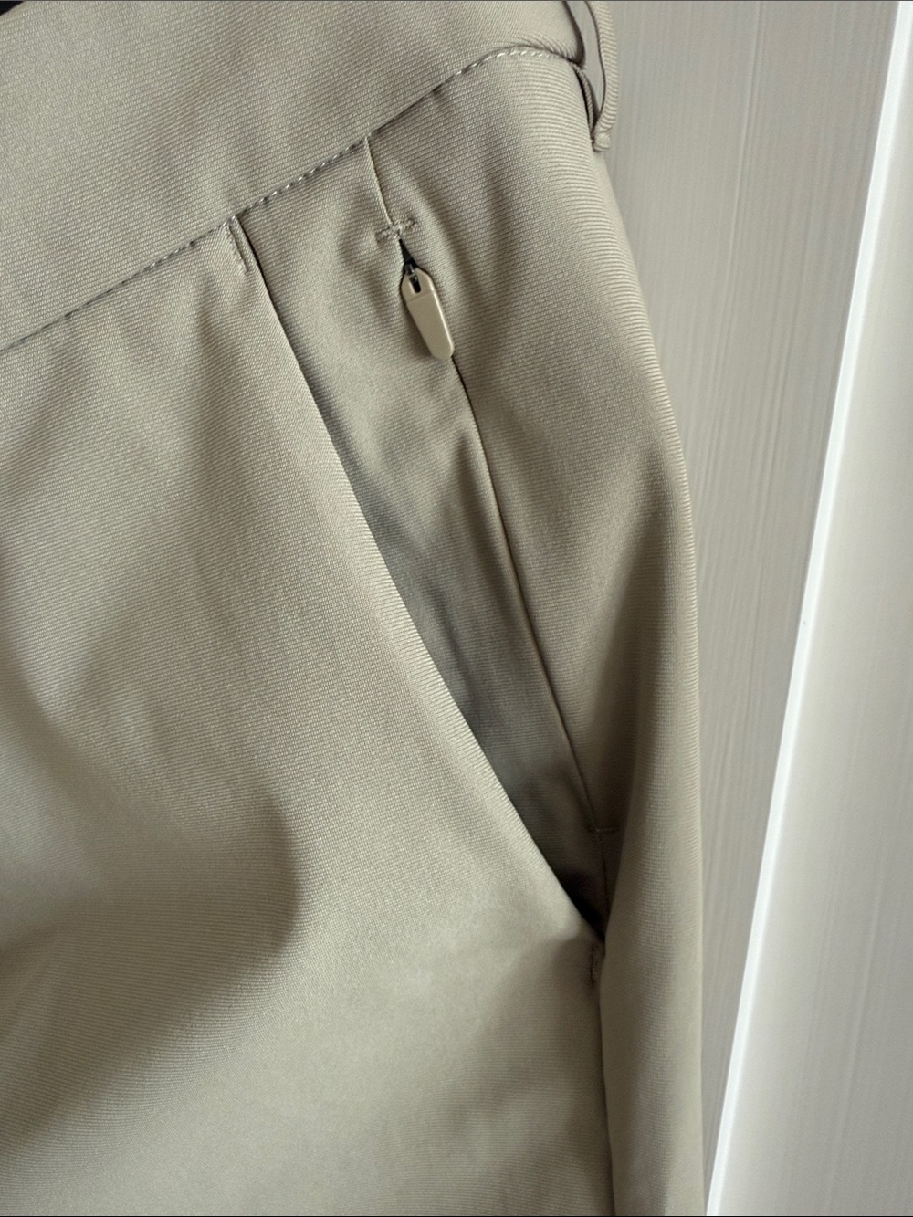 Lululemon Men's Comissioner Slim Pants in Light Khaki - Picture 3 of 5